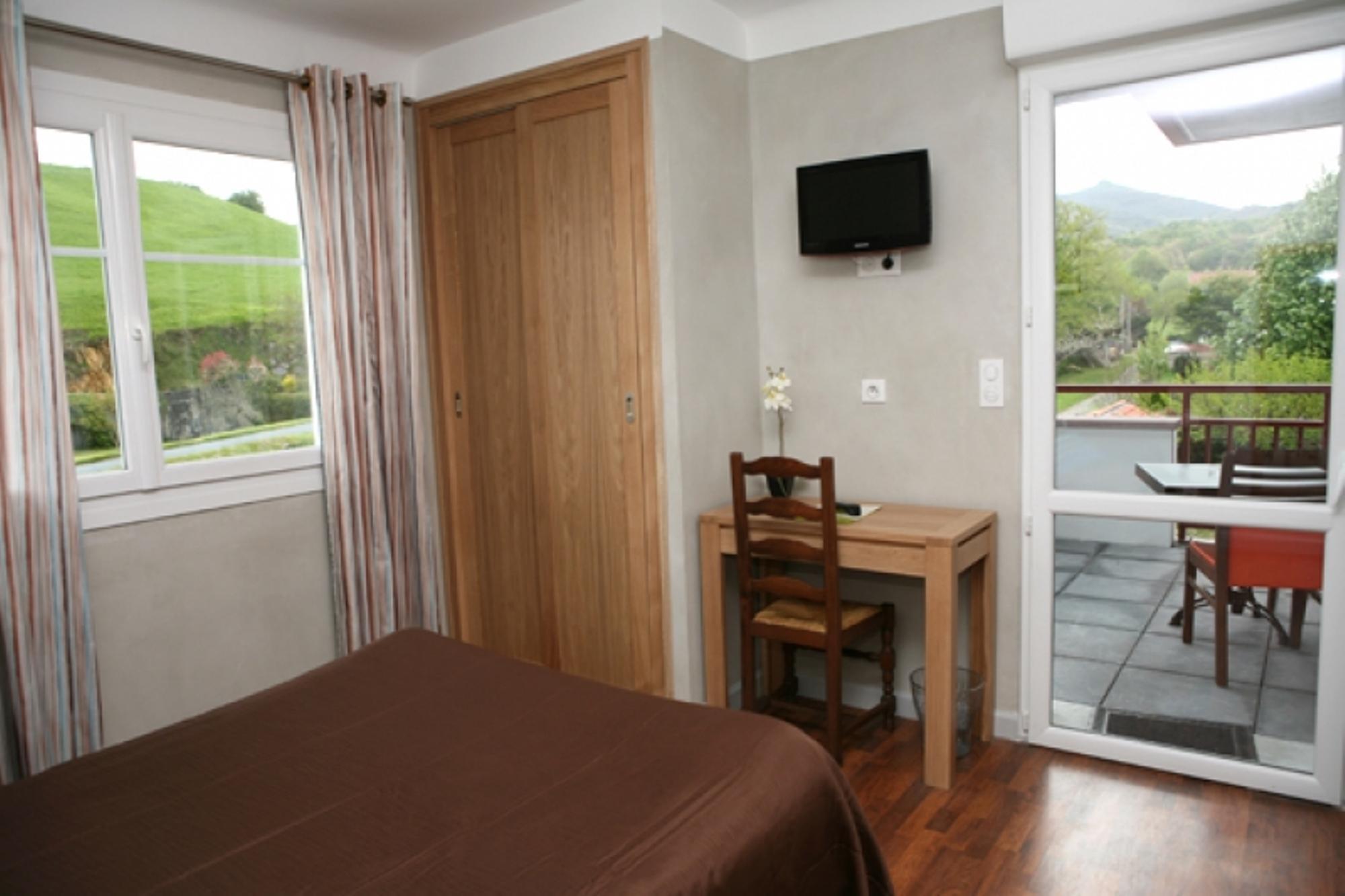 איינהודה Logis Hotel Ur-Hegian מראה חיצוני תמונה