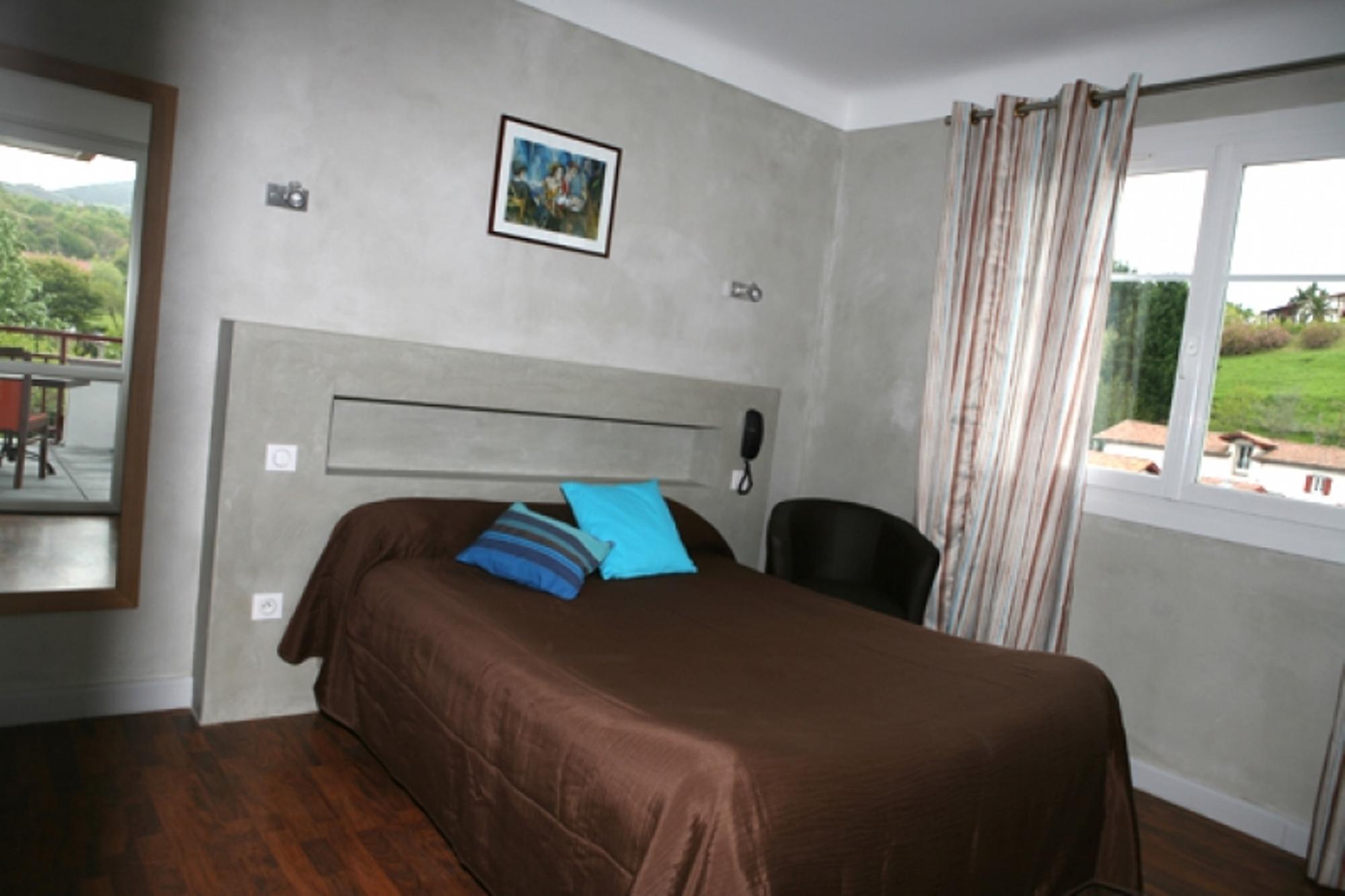 איינהודה Logis Hotel Ur-Hegian מראה חיצוני תמונה