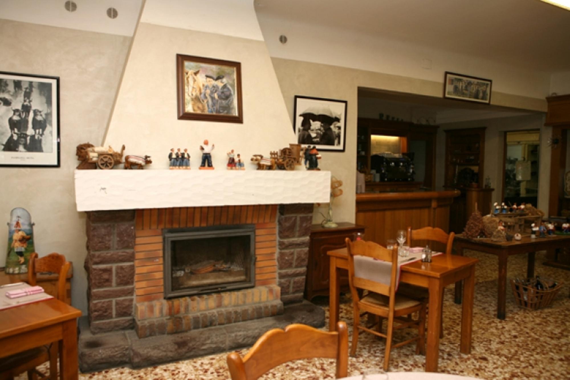 איינהודה Logis Hotel Ur-Hegian מראה חיצוני תמונה