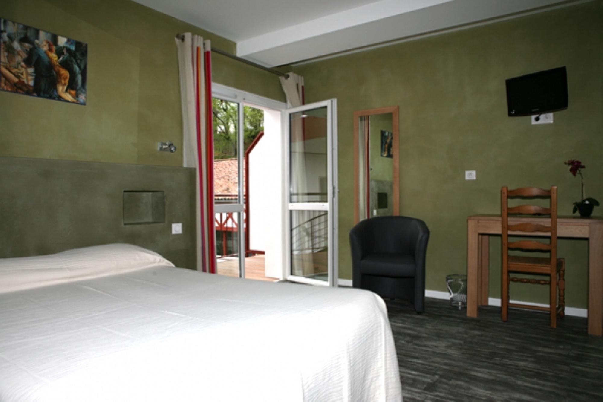 איינהודה Logis Hotel Ur-Hegian מראה חיצוני תמונה