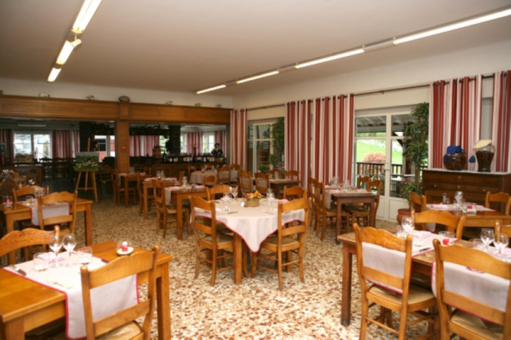 איינהודה Logis Hotel Ur-Hegian מראה חיצוני תמונה
