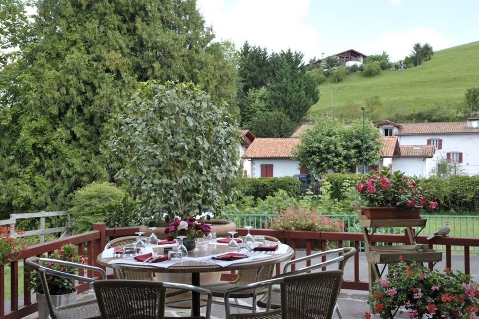 איינהודה Logis Hotel Ur-Hegian מראה חיצוני תמונה