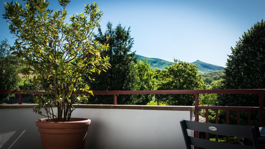 איינהודה Logis Hotel Ur-Hegian מראה חיצוני תמונה