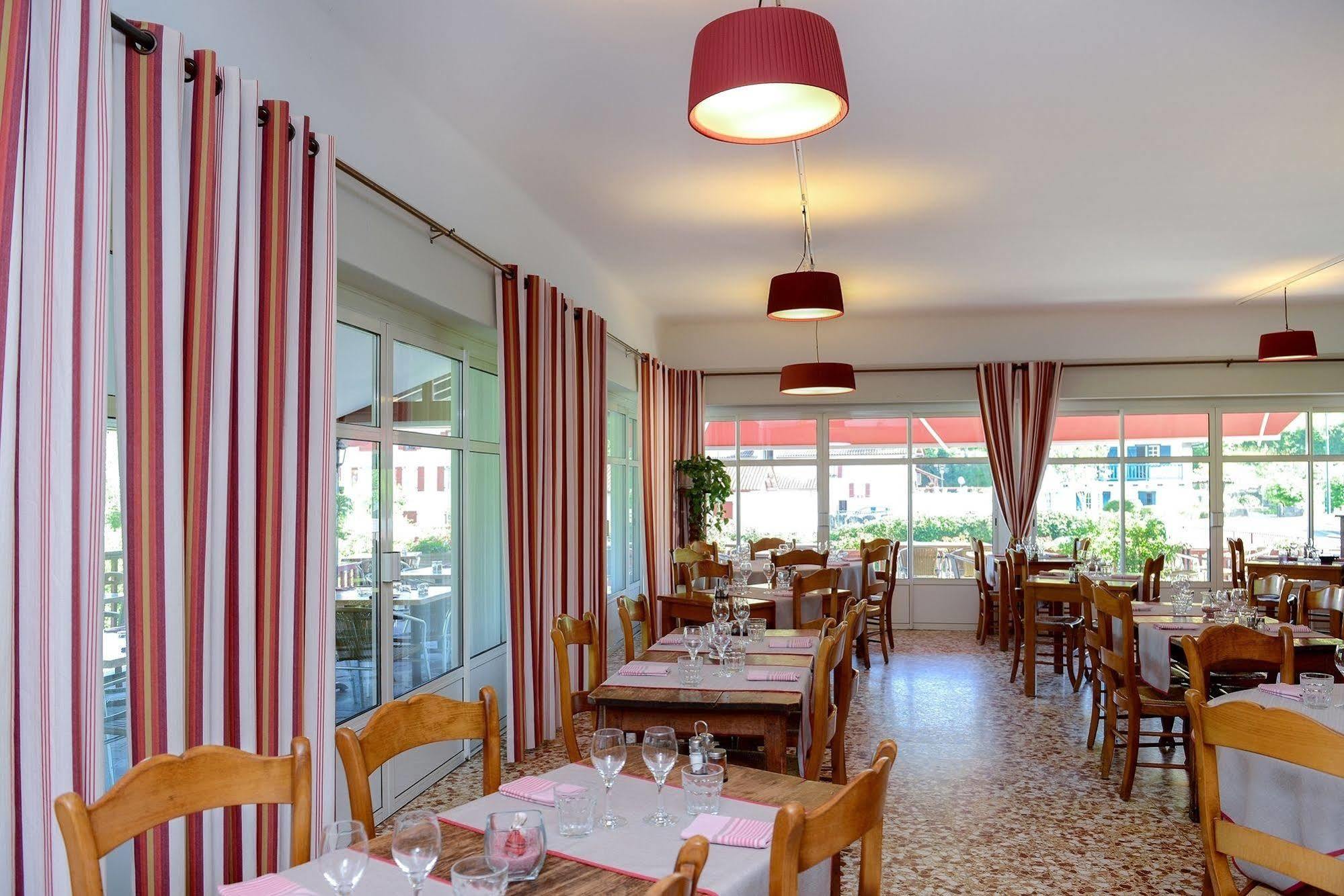 איינהודה Logis Hotel Ur-Hegian מראה חיצוני תמונה