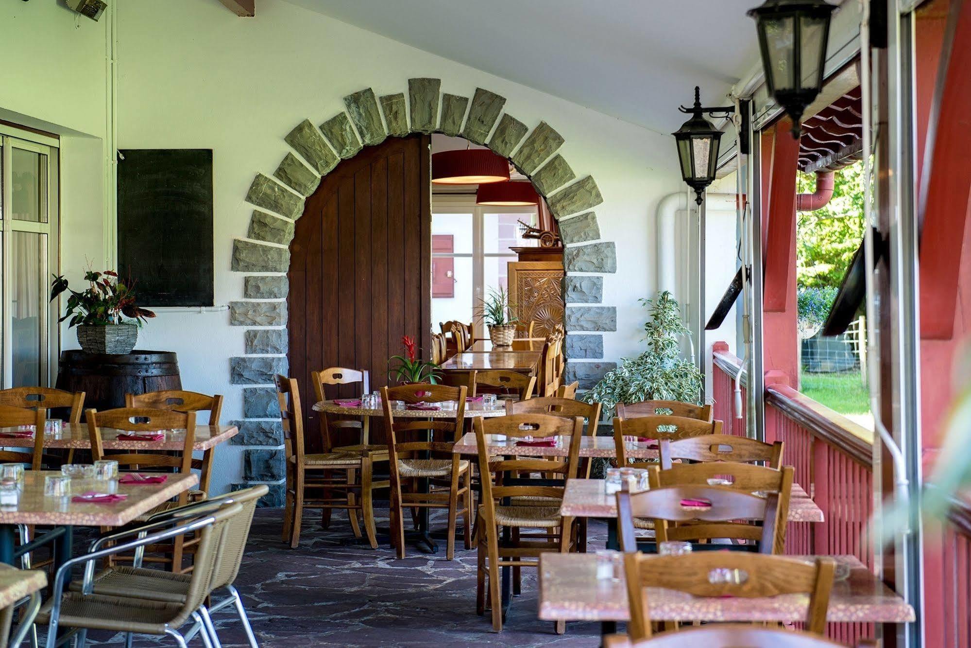 איינהודה Logis Hotel Ur-Hegian מראה חיצוני תמונה