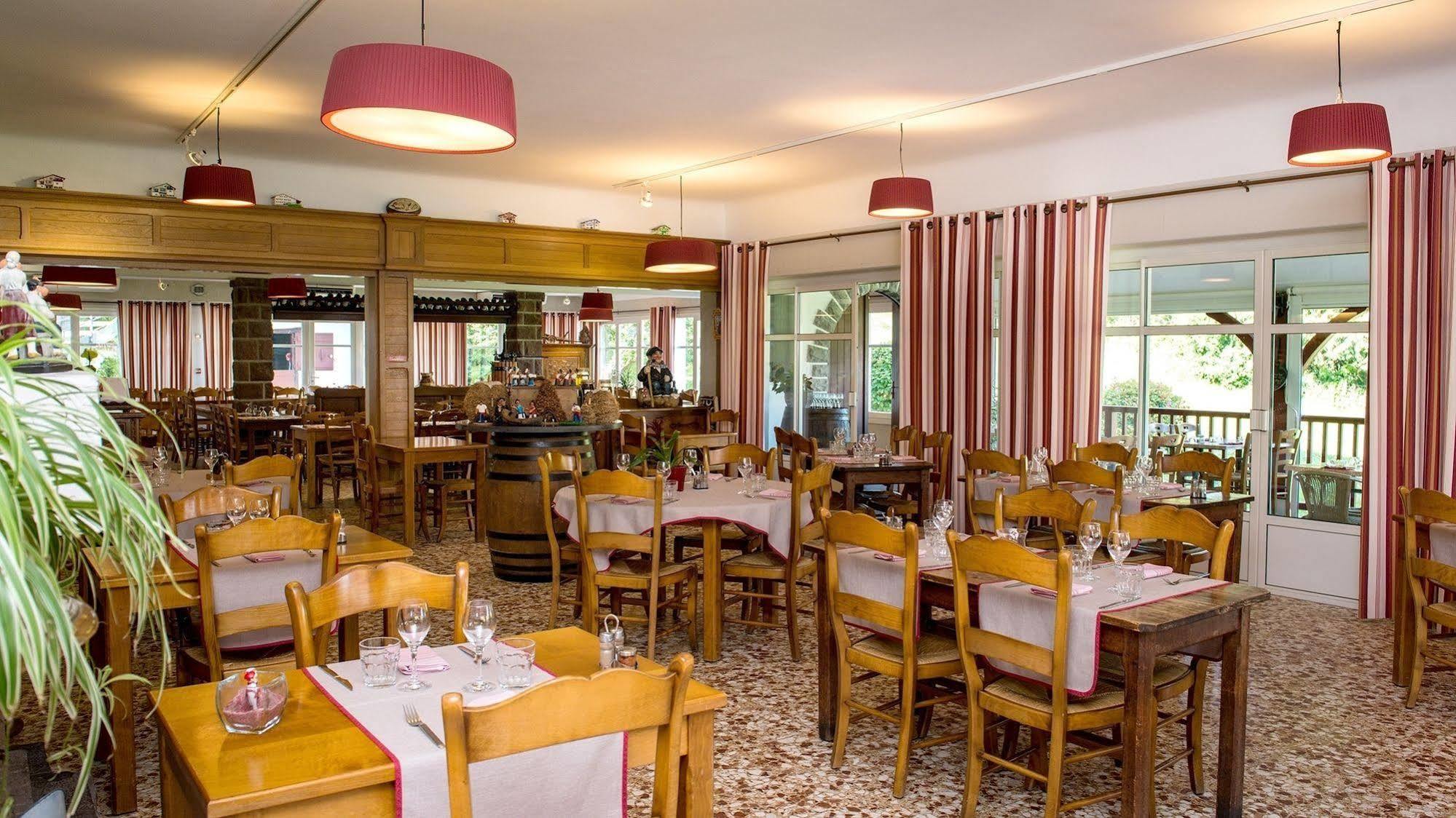 איינהודה Logis Hotel Ur-Hegian מראה חיצוני תמונה