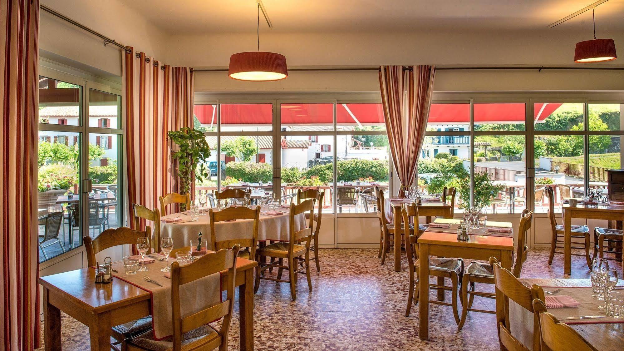 איינהודה Logis Hotel Ur-Hegian מראה חיצוני תמונה