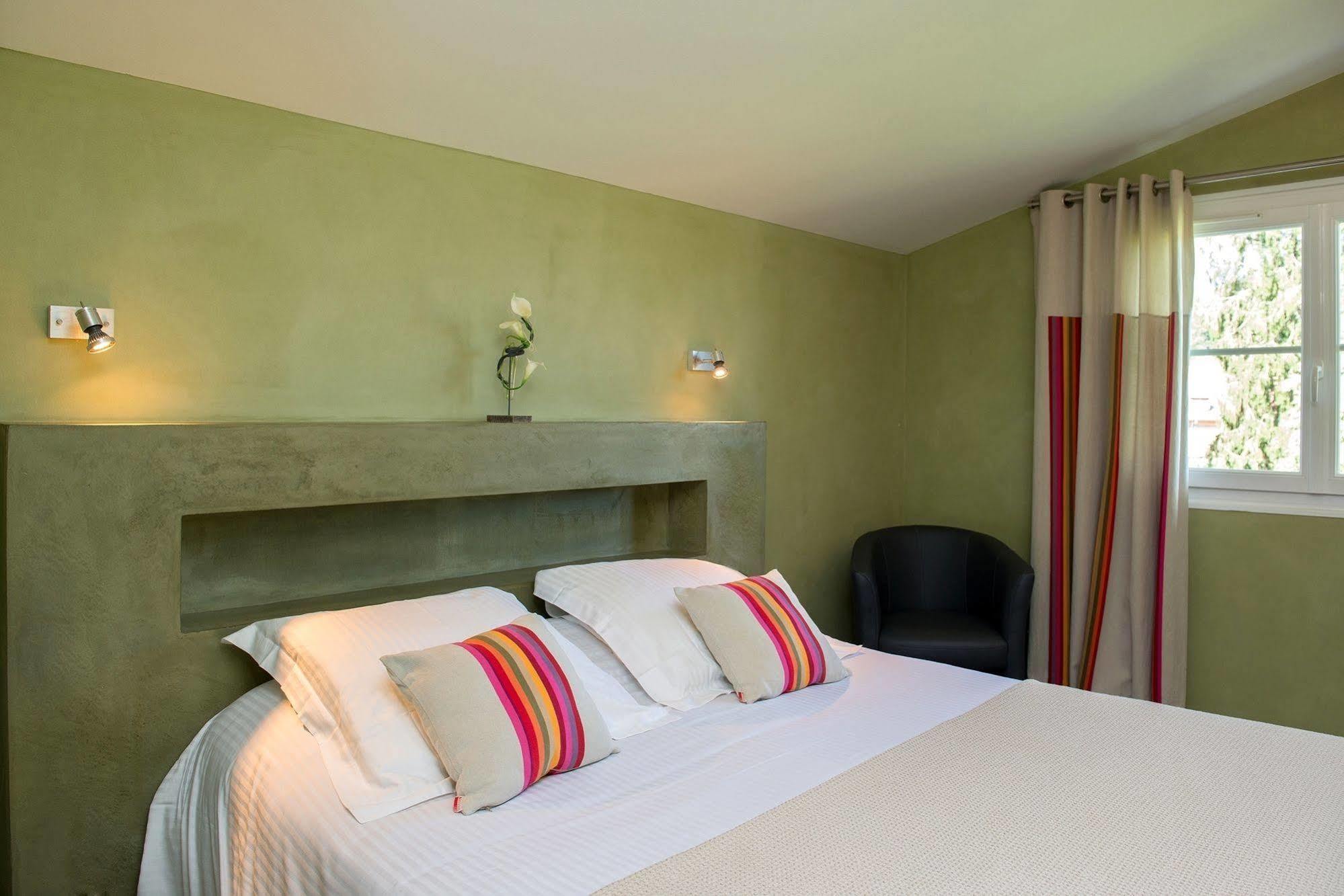 איינהודה Logis Hotel Ur-Hegian מראה חיצוני תמונה