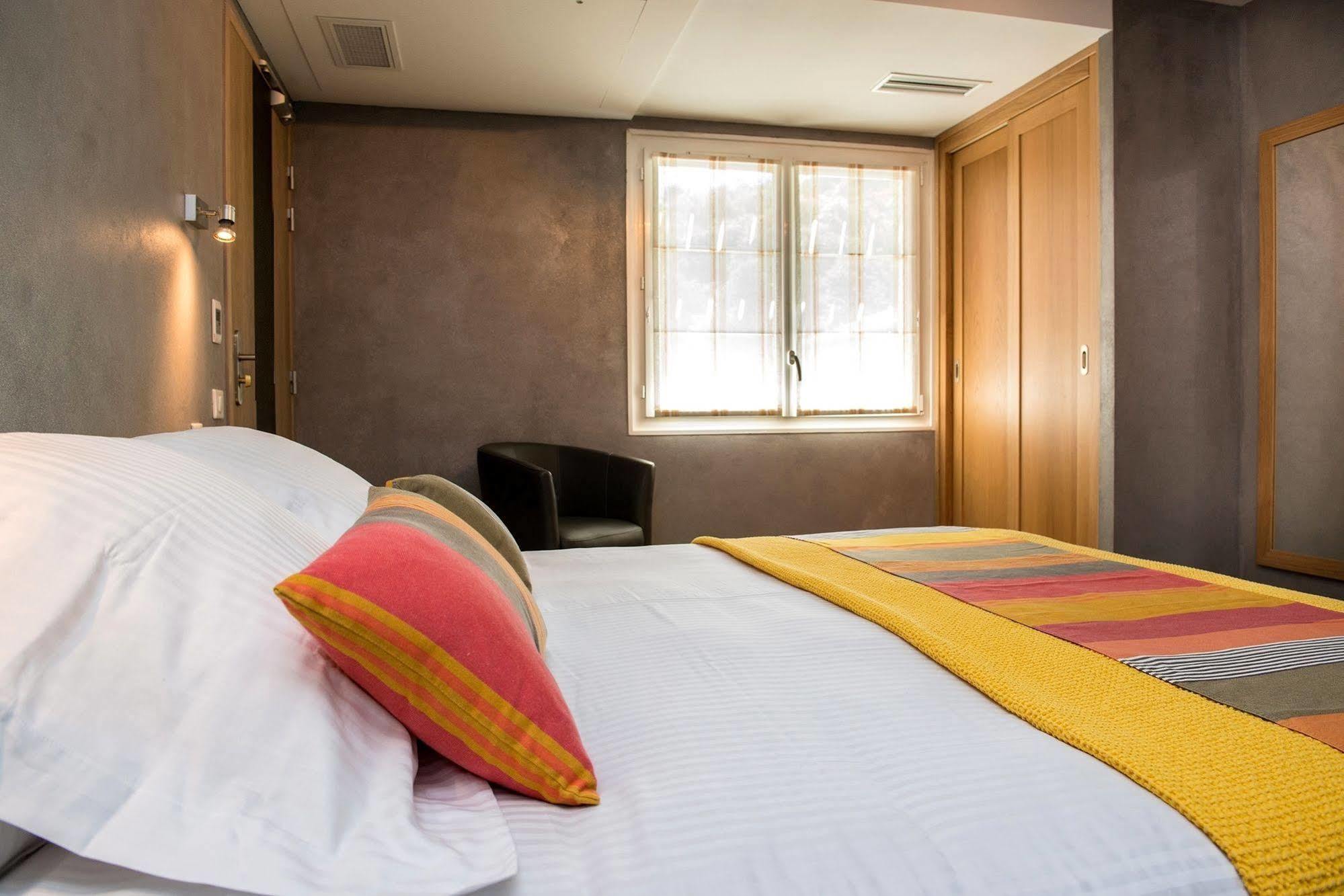 איינהודה Logis Hotel Ur-Hegian מראה חיצוני תמונה