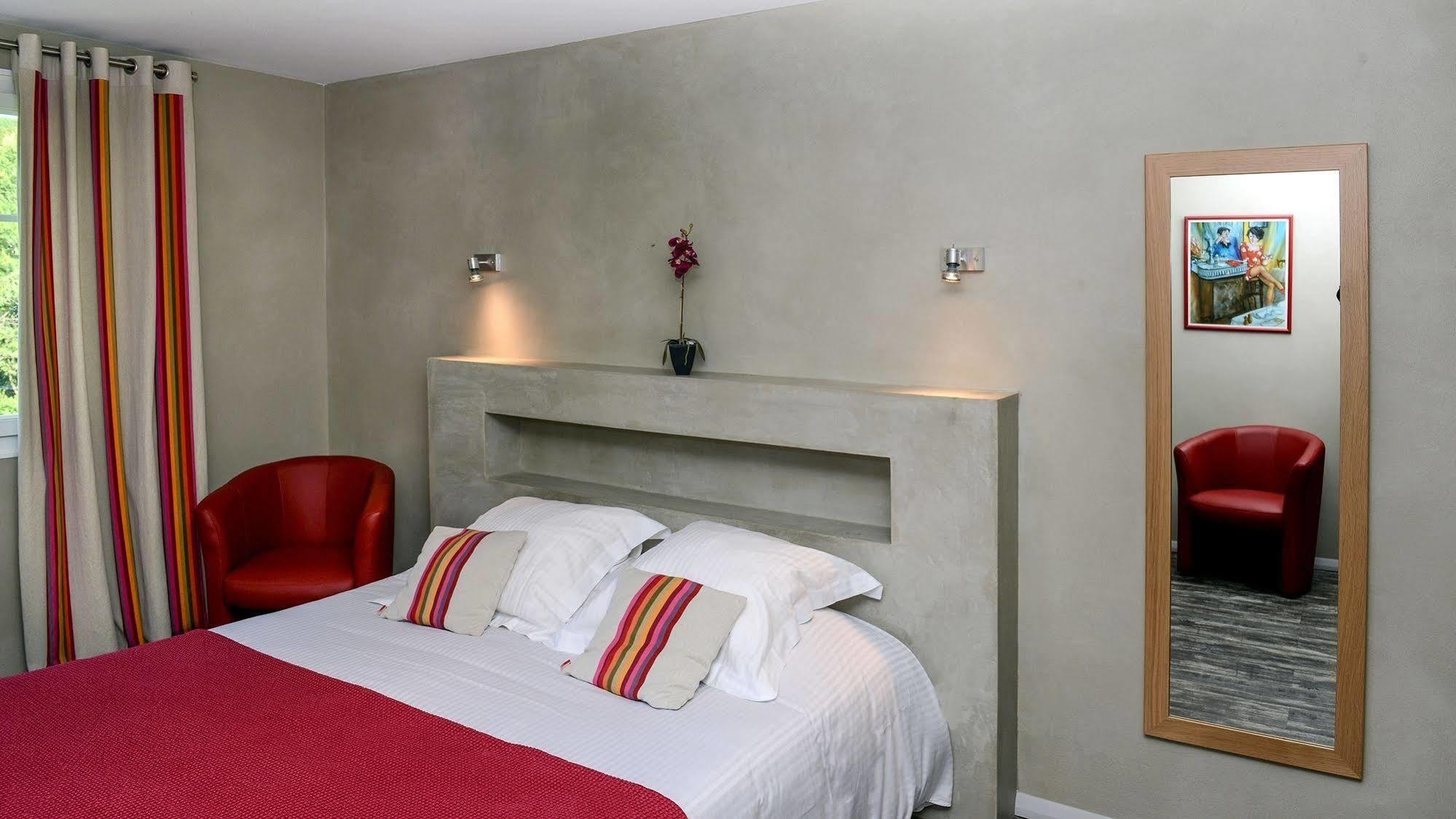 איינהודה Logis Hotel Ur-Hegian מראה חיצוני תמונה
